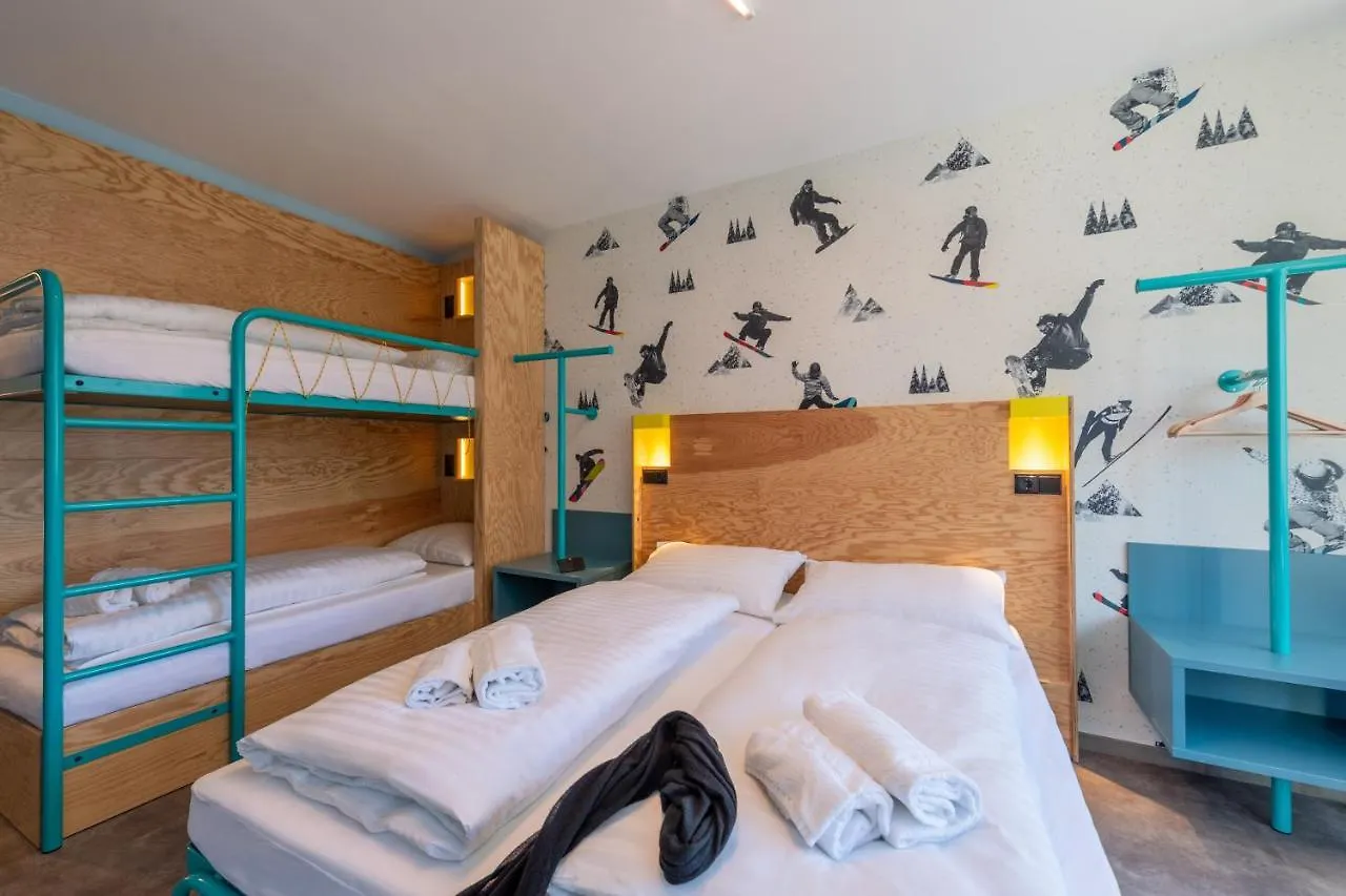 Meininger Hotel Innsbruck Zentrum 3*,